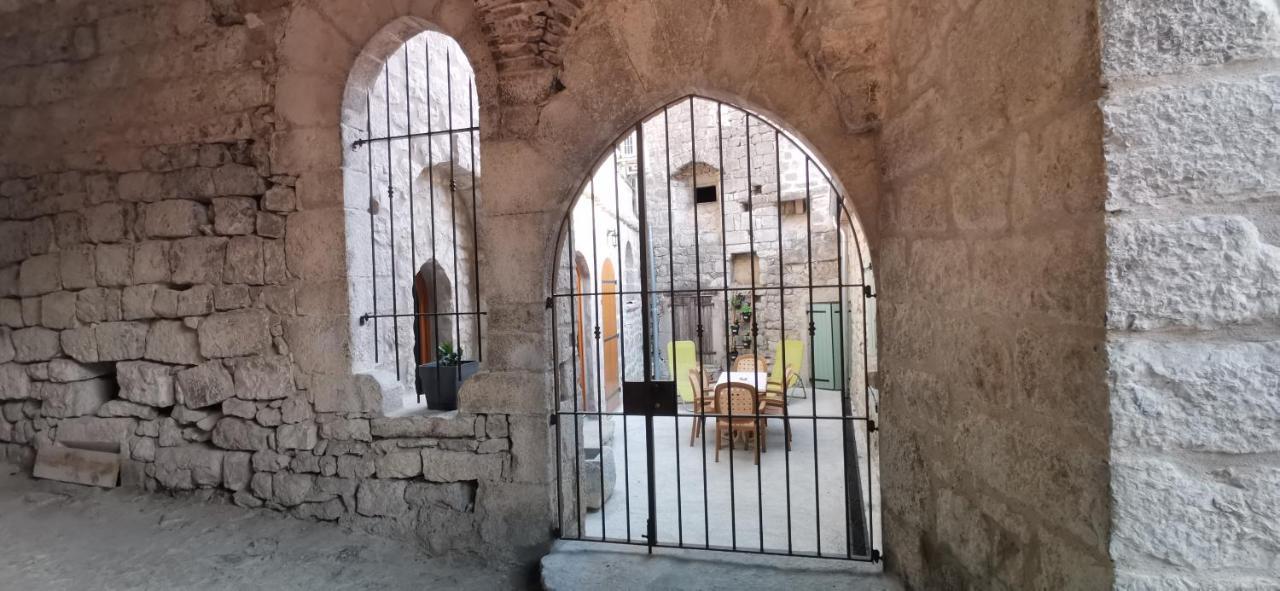 Maison Du Troubadour Балазук Екстериор снимка